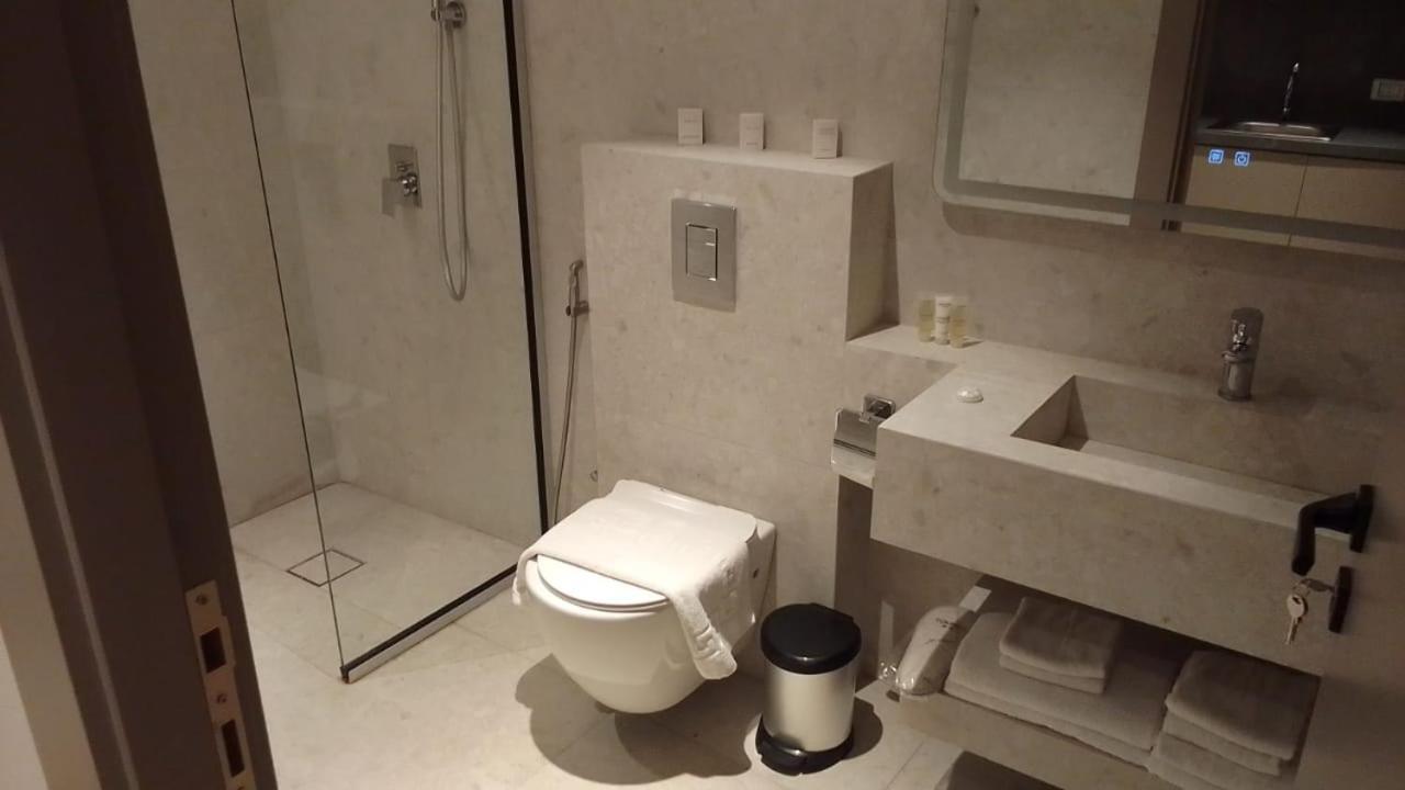 Gardens Hotel Амман Экстерьер фото